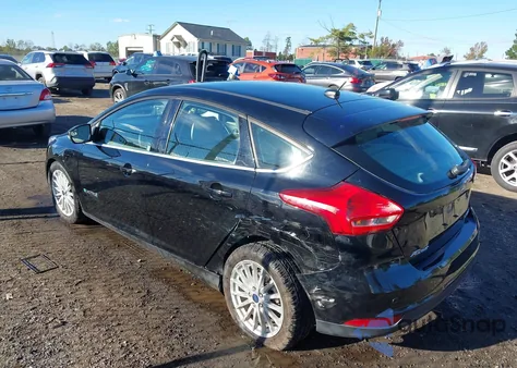2018 Ford Focus Electric из США, поврежденный, VIN 1FADP3R42JL304036